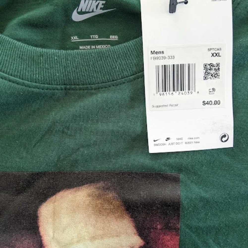Men's Nike Long Sleeve T Shirt Size Medium Green Christmas Santa Claus Boots NEW